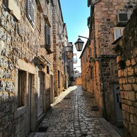 Hvar Hula Apartament *
